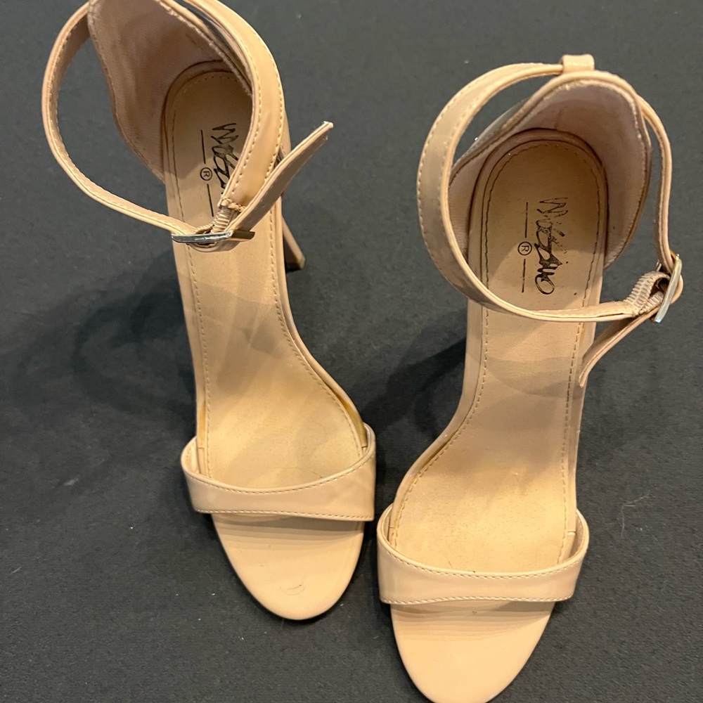 Tan beige nude heels Massimo size 7